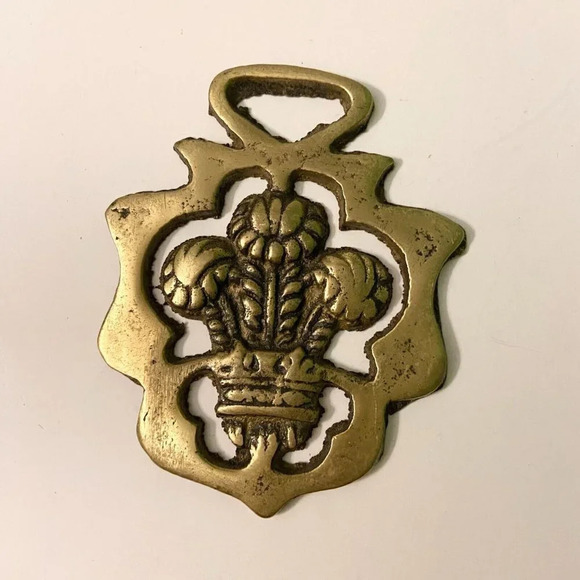 Vintage Brass Horse Medallion Ornament Heraldic  Badge Prince of Wales - Picture 1 of 6